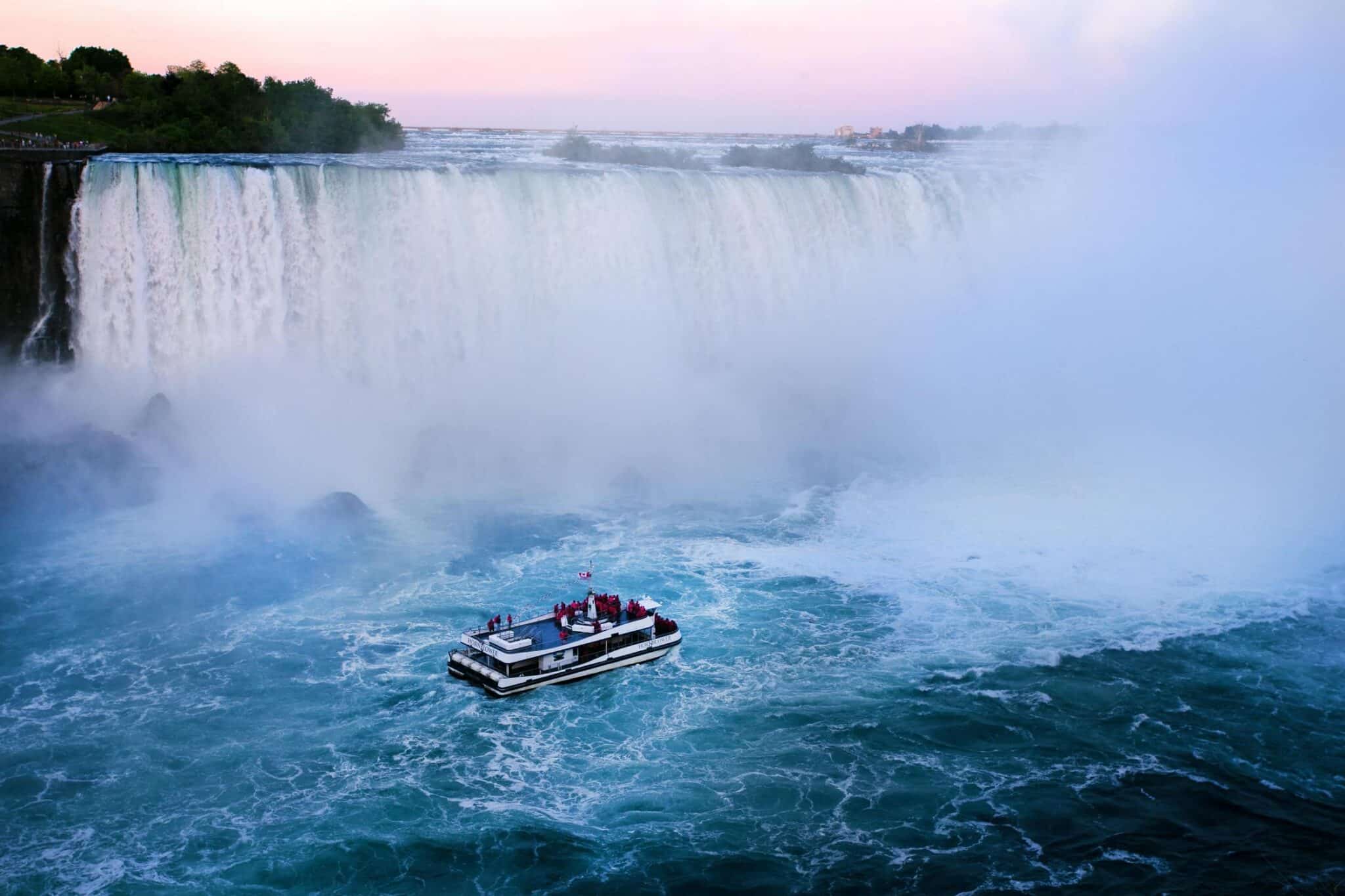 Niagara Falls Boat Tours And Attractions Guide: Niagara Tour