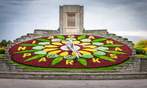 Deluxe Niagara Falls Canada Tour 3 Floral Clock
